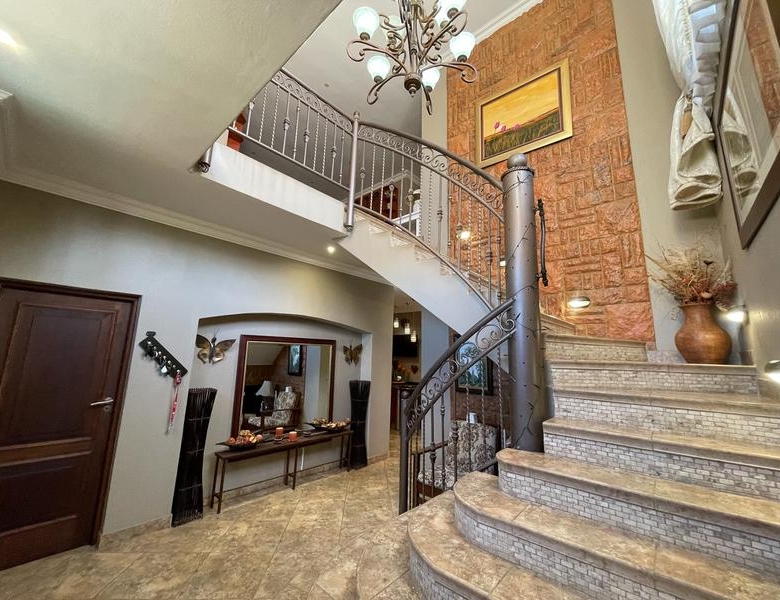 Discover Your Dream Family Home in Midstream Estate!
