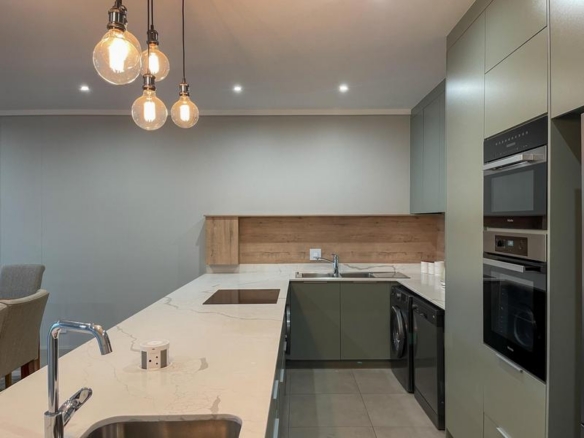 Furnished 2 Bedroom Apartment with Exquisite Views