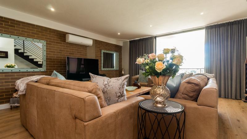 Sleep peacefully every night in this Sophisticated 2 Bed Apartment, with Golf Course Views and top notch Estate Security!