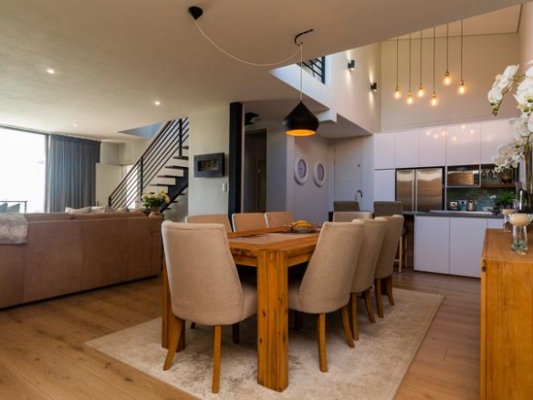 Sleep peacefully every night in this Sophisticated 2 Bed Apartment, with Golf Course Views and top notch Estate Security!