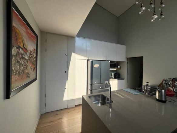 Sleep peacefully every night in this Sophisticated 2 Bed Apartment, with Golf Course Views and top notch Estate Security!