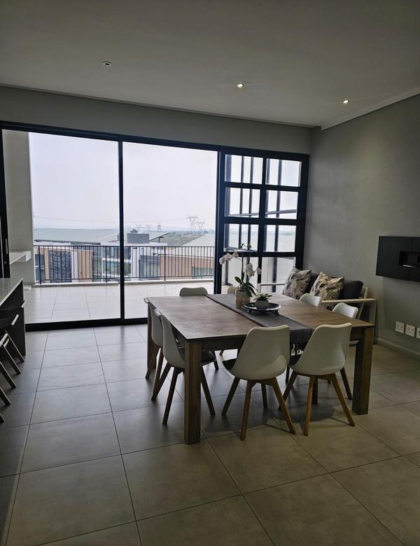 With the exquisite “Dapper in Grey” design, this Penthouse luxury apartment is perfect for those who appreciate contemporary elegance and functional luxury..