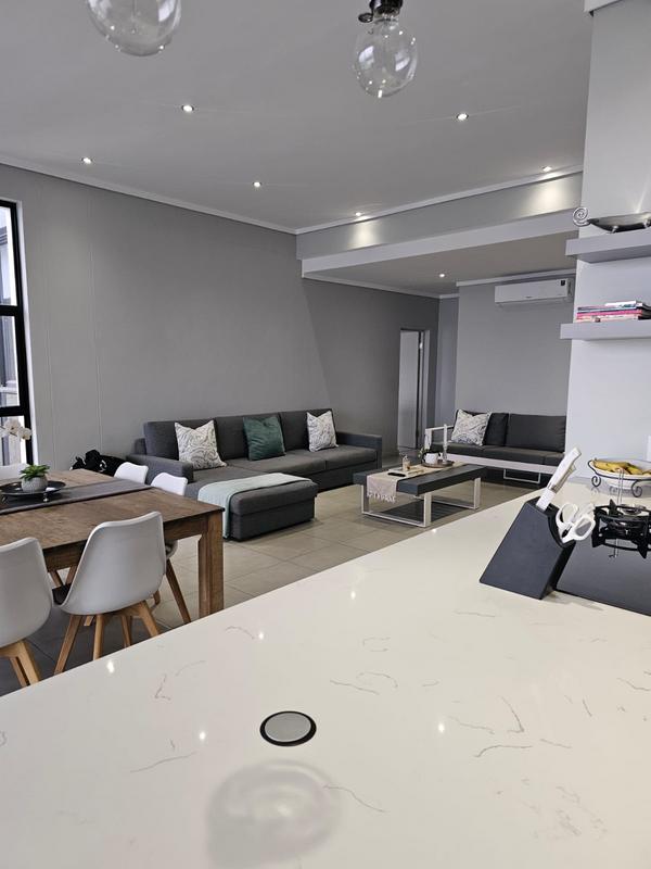 With the exquisite “Dapper in Grey” design, this Penthouse luxury apartment is perfect for those who appreciate contemporary elegance and functional luxury..