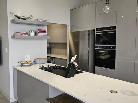 With the exquisite “Dapper in Grey” design, this Penthouse luxury apartment is perfect for those who appreciate contemporary elegance and functional luxury..