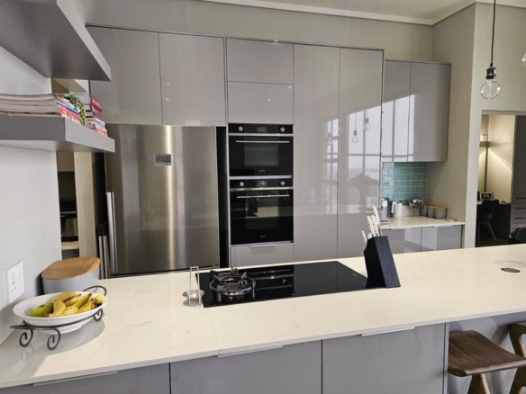 With the exquisite “Dapper in Grey” design, this Penthouse luxury apartment is perfect for those who appreciate contemporary elegance and functional luxury..