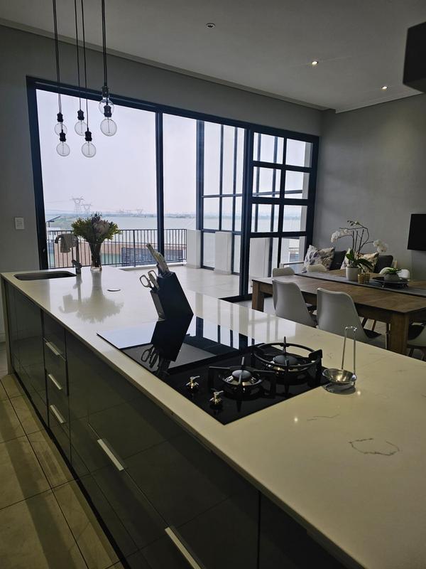 With the exquisite “Dapper in Grey” design, this Penthouse luxury apartment is perfect for those who appreciate contemporary elegance and functional luxury..