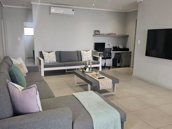 With the exquisite “Dapper in Grey” design, this Penthouse luxury apartment is perfect for those who appreciate contemporary elegance and functional luxury..