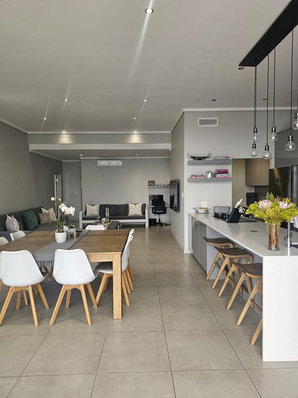 With the exquisite “Dapper in Grey” design, this Penthouse luxury apartment is perfect for those who appreciate contemporary elegance and functional luxury..