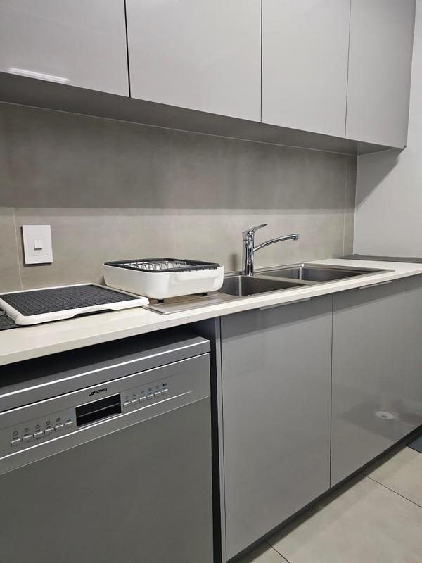 With the exquisite “Dapper in Grey” design, this Penthouse luxury apartment is perfect for those who appreciate contemporary elegance and functional luxury..
