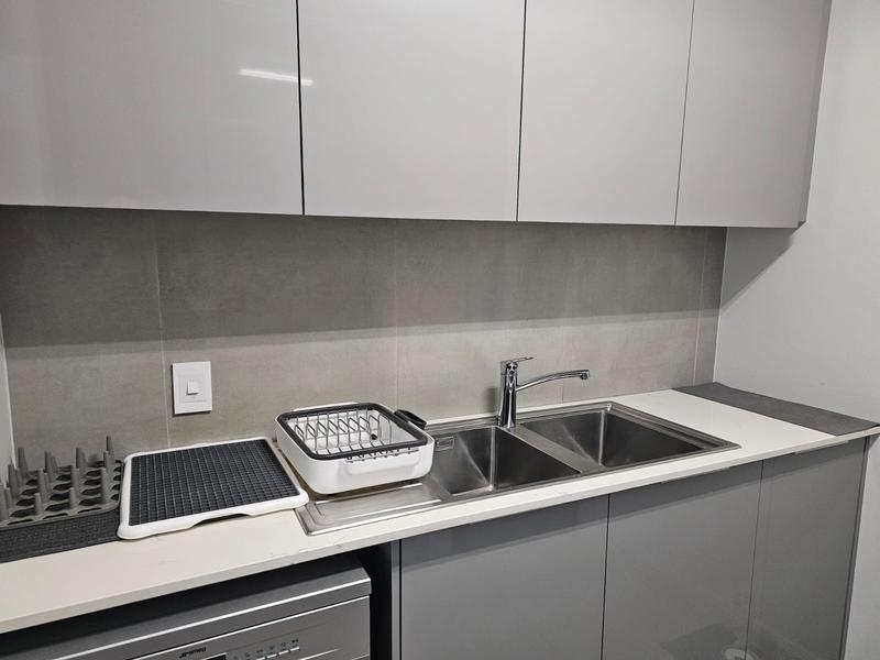 With the exquisite “Dapper in Grey” design, this Penthouse luxury apartment is perfect for those who appreciate contemporary elegance and functional luxury..