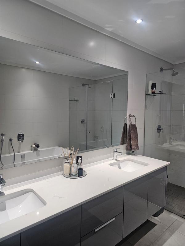 With the exquisite “Dapper in Grey” design, this Penthouse luxury apartment is perfect for those who appreciate contemporary elegance and functional luxury..