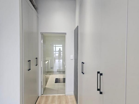With the exquisite “Dapper in Grey” design, this Penthouse luxury apartment is perfect for those who appreciate contemporary elegance and functional luxury..
