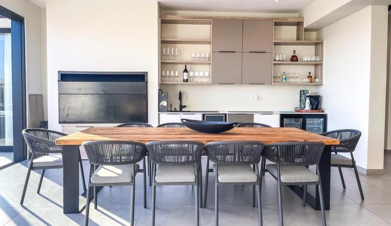 Keywords for this -One of a kind, stylish and a must see!