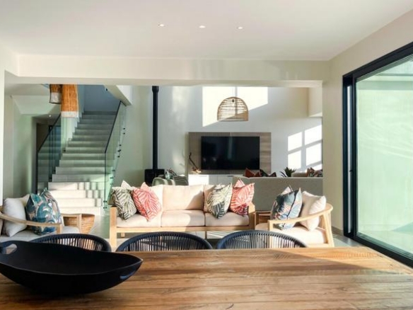 Keywords for this -One of a kind, stylish and a must see!