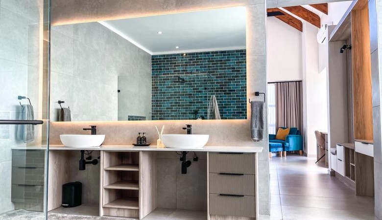 Keywords for this -One of a kind, stylish and a must see!