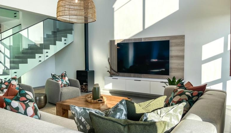 Keywords for this -One of a kind, stylish and a must see!