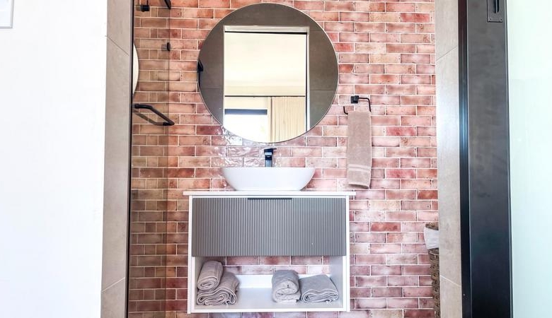 Keywords for this -One of a kind, stylish and a must see!