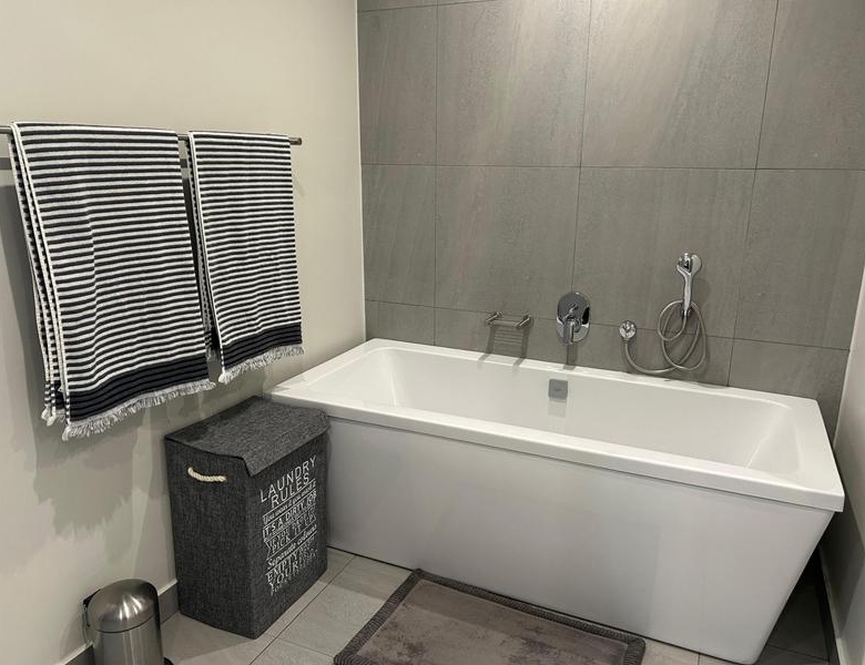 RARE FIND – THE LAST GROUND FLOOR UNIT TO LET ON GOLF COURSE