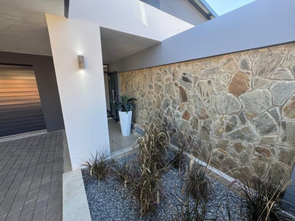 Modern 4 Bedroom Home for sale in Midstream Heights ready for occupation.