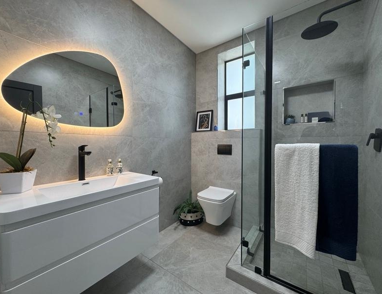Modern 4 Bedroom Home for sale in Midstream Heights ready for occupation.
