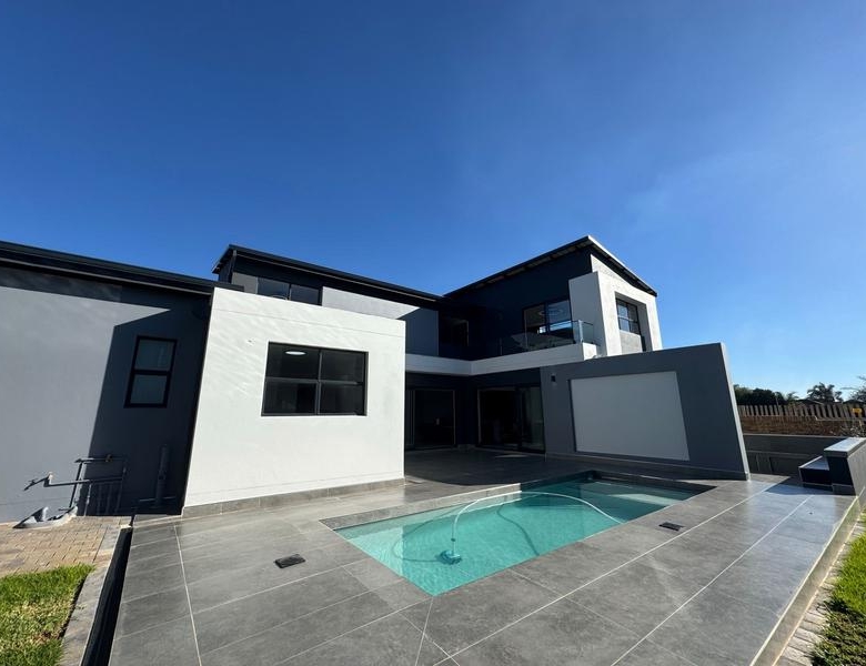 Modern 4 Bedroom Home for sale in Midstream Heights ready for occupation.