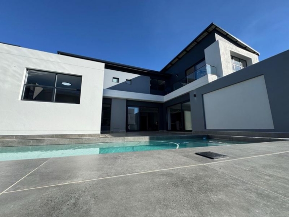 Modern 4 Bedroom Home for sale in Midstream Heights ready for occupation.