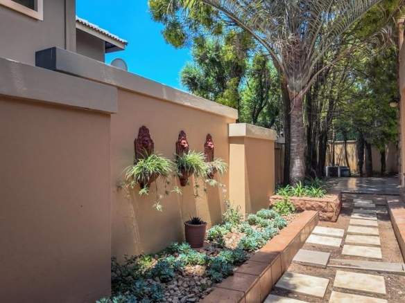 Grand 5‑Bedroom Home with Exceptional Space, Walking Distance to the School