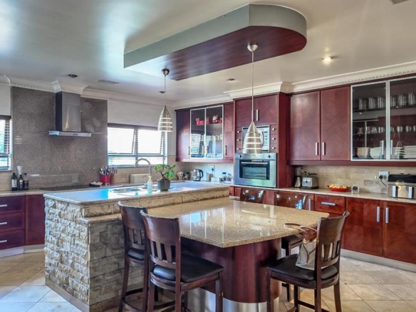 Grand 5‑Bedroom Home with Exceptional Space, Walking Distance to the School