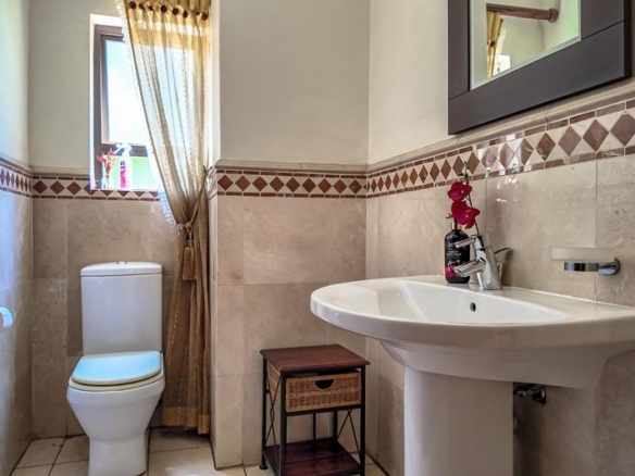 Grand 5‑Bedroom Home with Exceptional Space, Walking Distance to the School
