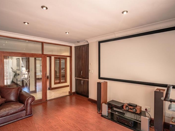 Grand 5‑Bedroom Home with Exceptional Space, Walking Distance to the School