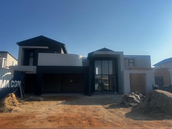 5 Bedrooms with Study in Midstream Heights occupation 1 August 2026.