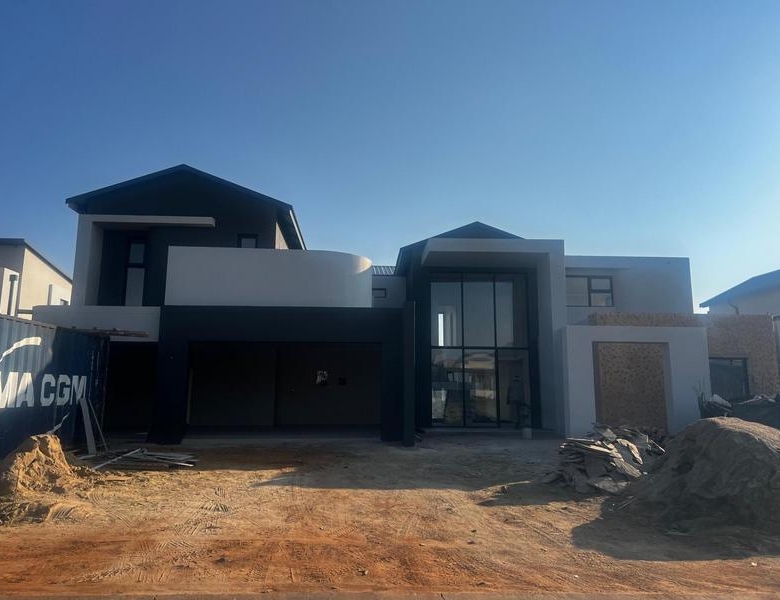 5 Bedrooms with Study in Midstream Heights occupation 1 August 2026.