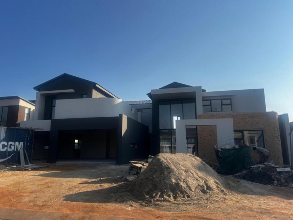 5 Bedrooms with Study in Midstream Heights occupation 1 August 2026.