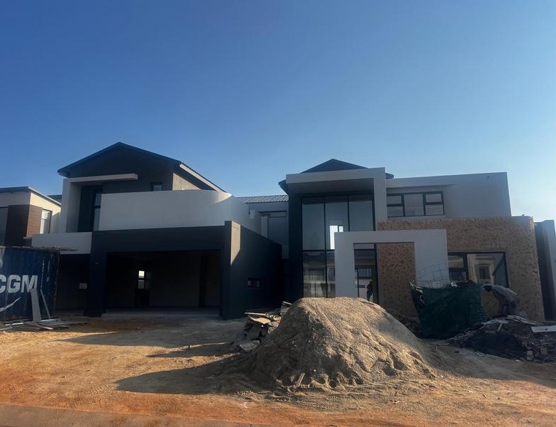 5 Bedrooms with Study in Midstream Heights occupation 1 August 2026.