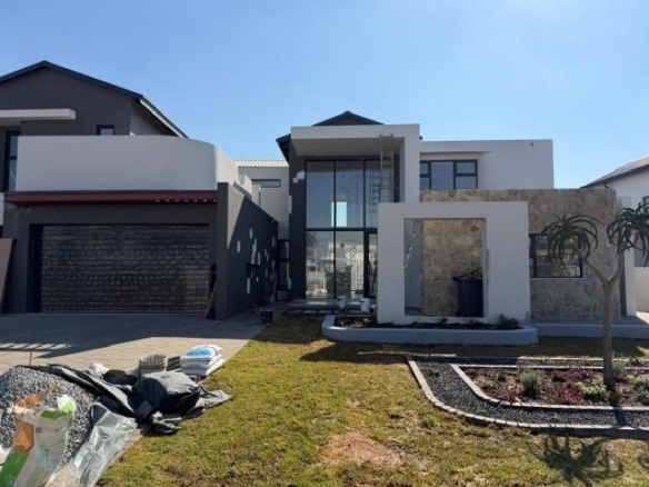 5 Bedrooms with Study in Midstream Heights occupation 1 August 2026.