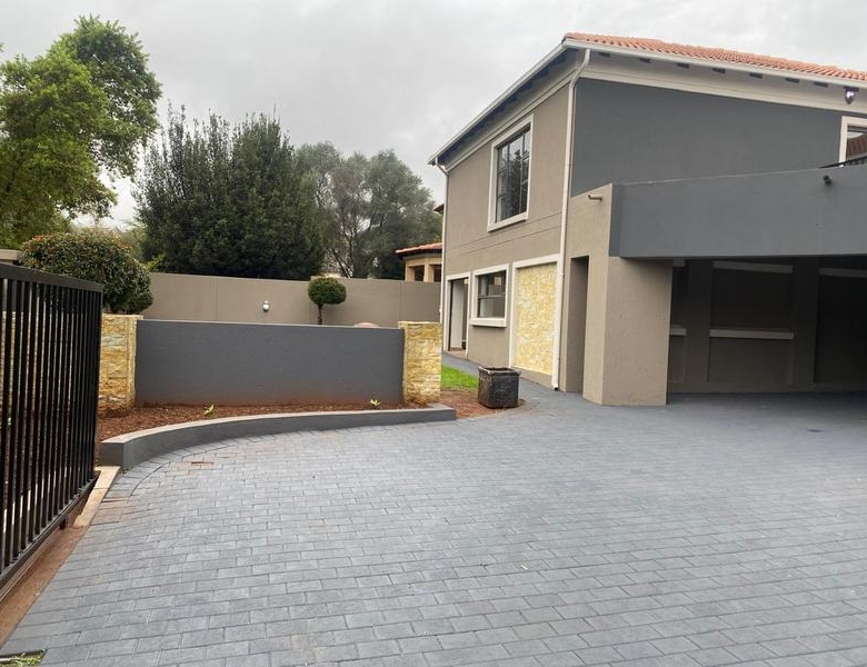 This expansive 690 sqm modern home is expertly designed with dual living in mind.  The separate wing caters for adult children or extended family with total privacy and a separate living with ample undercover parking for the entire family.
