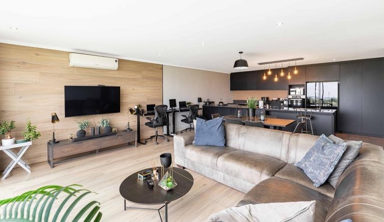 Beautiful 2 Bed Luxury Apartment with Views of the Golf Course!