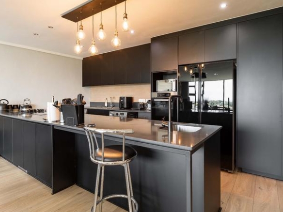 Beautiful 2 Bed Luxury Apartment with Views of the Golf Course!