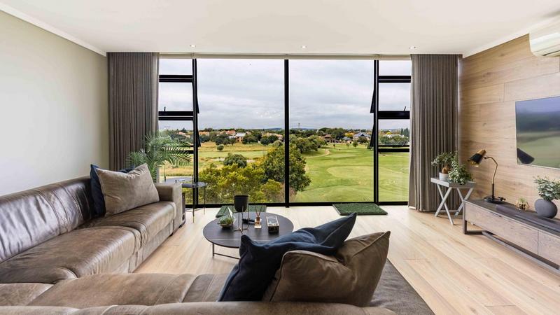 Beautiful 2 Bed Luxury Apartment with Views of the Golf Course!