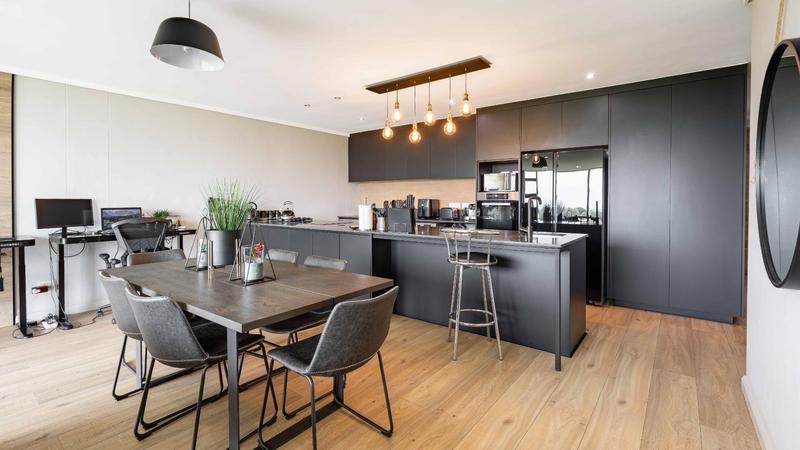 Beautiful 2 Bed Luxury Apartment with Views of the Golf Course!
