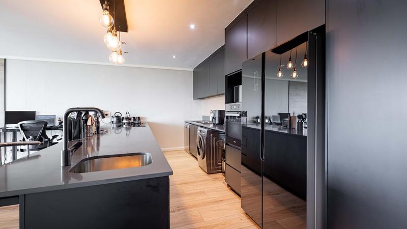 Beautiful 2 Bed Luxury Apartment with Views of the Golf Course!