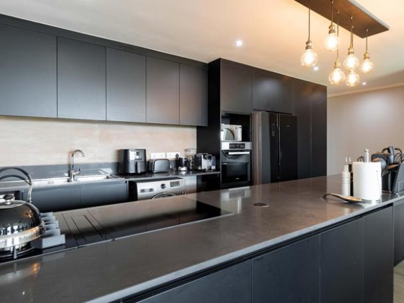 Beautiful 2 Bed Luxury Apartment with Views of the Golf Course!