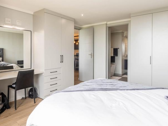 Beautiful 2 Bed Luxury Apartment with Views of the Golf Course!