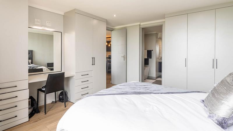 Beautiful 2 Bed Luxury Apartment with Views of the Golf Course!