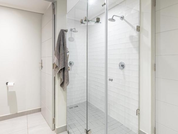 Beautiful 2 Bed Luxury Apartment with Views of the Golf Course!