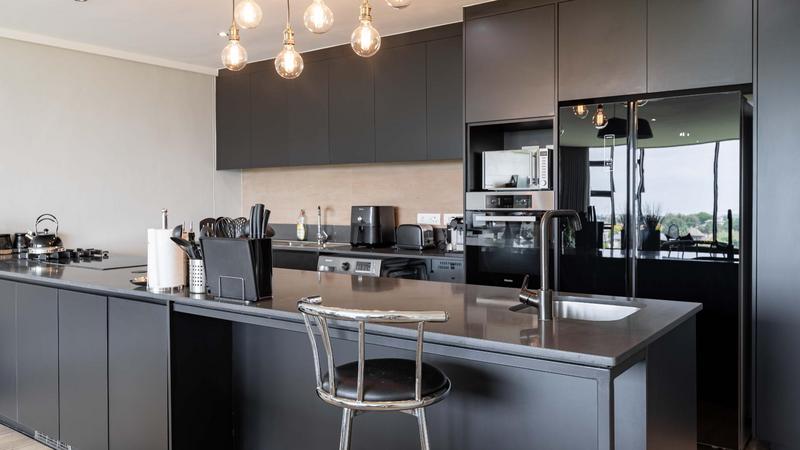 Beautiful 2 Bed Luxury Apartment with Views of the Golf Course!