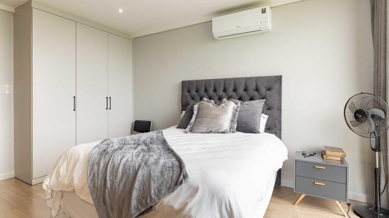 Beautiful 2 Bed Luxury Apartment with Views of the Golf Course!