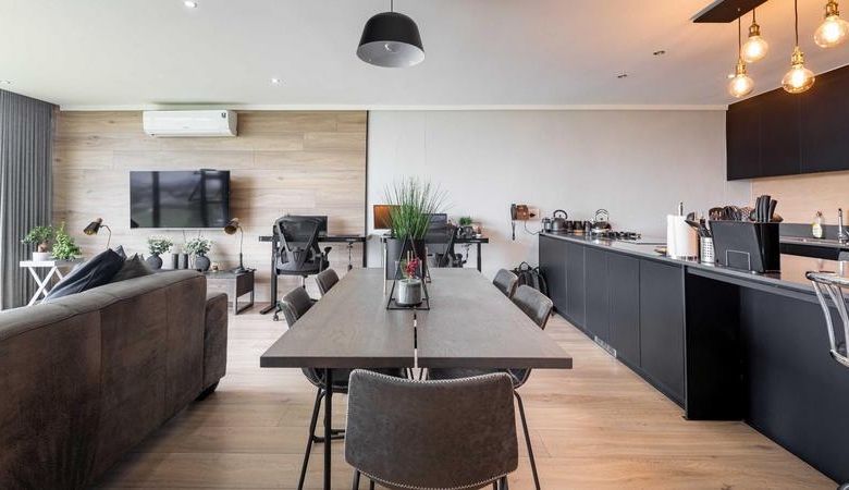 Beautiful 2 Bed Luxury Apartment with Views of the Golf Course!