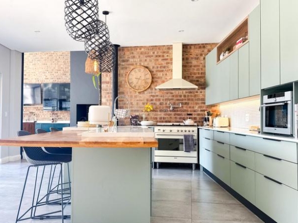 5 Bedroom Home for sale in Midstream Heights Estate.