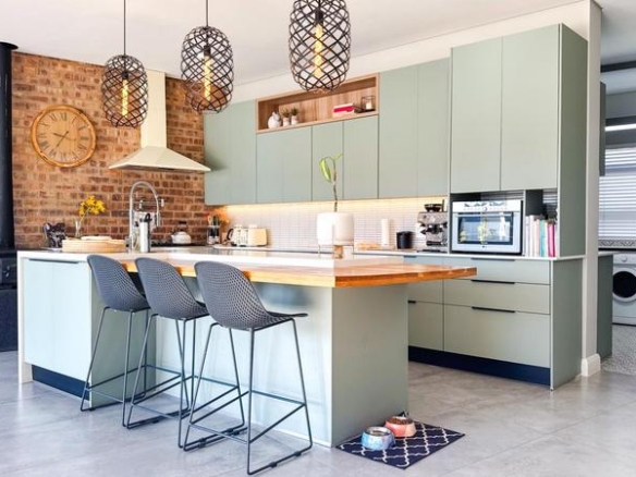 5 Bedroom Home for sale in Midstream Heights Estate.